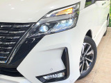 【LEDヘッドライト】悪天候や夜間走行時も良好な視界を確保し安心して運転できる高輝度LEDヘッドライトを装備!点灯速度が早く、消費電力も抑えられています。