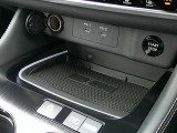 スマホ無線充電機も搭載しております♪乗り降りの多い方もコードの抜き差しも不要ですので快適装備となっております。※USB電源&タイプC&12Vシガーソケットも完備しておりますよ♪