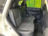 後部座席も気になるようなキズ・汚れやへたり等、大きなダメージはなく、良好な状態です。