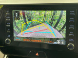 【バックカメラ】駐車時に後方がリアルタイム映像で確認できます。大型商業施設や立体駐車場での駐車時や、夜間のバック時に大活躍!運転スキルに関わらず、今や必須となった装備のひとつです!