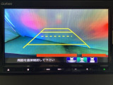 バックでの車庫入れも安心です! リアカメラが付いているバックモニター付のナビを装備しております。操作線もついており距離感も画面から確認できます。