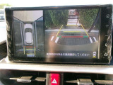 パノラミックビューモニター付きです。車両を上から見たような映像をディスプレイオーディオ画面に表示。運転席からの目視だけでは見にくい、車両周辺の状況をリアルタイムでしっかり確認できます。