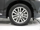タイヤサイズは(235/55R18)で純正アルミホイールです。