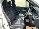 運転席まわりです。実際に座ってみて、乗り心地を体験してみてください。