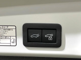 【パワーバックドア】スマートキーや運転席のボタンを押すだけでリアゲートが自動で開閉します!荷物を持っている時や、高い位置にあるバックドアを閉める際に便利な機能です♪