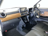 前方の見通しが良いすっきりした視界、誰でも扱いやすく運転できます。疲れにくく安心ドライブを更に快適なものにします!