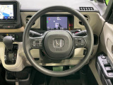 インテリアに合わせたデザインのステアリングは、運転される方のことも考え、運転しやすい形状、大きさです。是非一度、実際に触ってお確かめください。