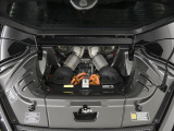 3.0L V6ツインターボエンジンに加え、モーターを搭載したプラグインハイブリッドモデルでございます。