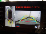 【パノラミックビューモニター】車を真上から見た状態をナビに映し出し、駐車時などをサポート☆クルマの斜め後ろなど、目が届きにくい箇所も確認できるため、いち早く障害物に気が付くことができます!