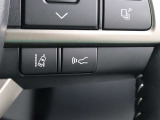 レーダークルーズコントロール(全車速追従機能付)が装備されています。高速道路で定速走行だけでなく、0km/hから約100km/hの広い範囲で先行車との車間距離を適切に保ちながら追従走行ができます。