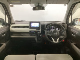 【前方視界】開放的な前方視界!運転がしやすく疲れにくいです♪窓が大きく、見通しがとっても良いおクルマですよ♪