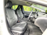 運転席シート廻りは使用感も少なく、良好な状態となっています。前オーナー様が丁寧に使っていたことがよくわかりますね。