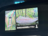 【マルチアラウンドモニター】専用のカメラにより、上から見下ろしたような視点で360度クルマの周囲を確認することができます☆死角部分も確認しやすく、狭い場所での切り返しや駐車もスムーズに行えます。