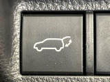 【パワーバックドア】スマートキーや運転席のボタンを押すだけでリアゲートが自動で開閉します!荷物を持っている時や、高い位置にあるバックドアを閉める際に便利な機能です♪