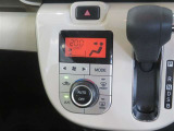 オートエアコン機能で、車内を自動的に、設定した温度に保ってくれます。