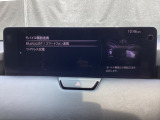 Apple Carplay・Android Auto対応!マツダ コネクト(コマンダーコントロール)でスマートフォンを操作して、通話、音楽を聴いたり、マップで目的地を調べることができます。