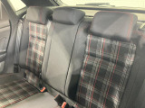 シートは適度な硬さによって長時間の運転でも疲れにくいと定評があります。国産車とは全く違った座り心地ですが、長年培われた欧州の椅子文化をご体感ください。