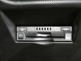 高速道路を賢く使うETC2.0装備です。高速道路とクルマが情報を連携して渋滞の迂回ルートや災害時の適切な誘導をしてくれたりします。