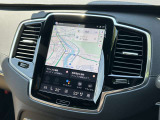 ボルボGoogleナビ。車が単独でネットにつながっている為、便利です。目的地の設定・曲の選曲・エアコンの温度設定等おおよその事は音声で話しかけるだけです。