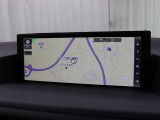 SDマルチナビを装着、フルセグTVやブルーレイディスクに対応しています。USB/AUX入力端子も装備しています。