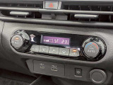 オートエアコンで温度を設定するだけで快適な車内環境を維持することができます!