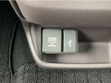 ナビとのUSB接続、充電ジャックも充実しています♪