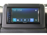 ディーラーオプションのディスプレイオーディオ装着車です。Apple CarPlay、Android Auto対応、Bluetoothにも対応しています。