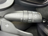 【オートライト】車外の明るさに応じて、自動的にライトの点灯・消灯を行います。