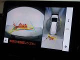 バックガイドモニターを装備しています、車庫入れもラクラクです。パノラミックビューモニターを搭載しています、上からの画像も表示されます。