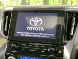 【メーカー純正ナビ】インテリアに溶け込むスタイリッシュな「専用設計」メーカーナビを装備♪視認性や操作性など基本性能にも優れ、より上質なカーライフをお楽しみいただけます。