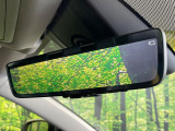 【デジタルインナーミラー】後席の大きな荷物や同乗者で後方が確認しづらい時でも安心!カメラが撮影した車両後方の映像をルームミラー内に表示。クリアな視界で状況の確認が可能です!