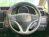 インテリアに合わせたデザインのステアリングは、運転される方のことも考え、運転しやすい形状、大きさです。是非一度、実際に触ってお確かめください。
