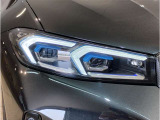 BMWの伝統の丸目4灯ヘッドライトでございます。LEDライトで視認性もよく明るく安全性の向上につながります。