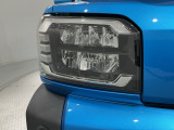LEDヘッドライトは、点灯の瞬間から最大光量を発揮し、突然暗くなるトンネルなどでの安定感を高めます。