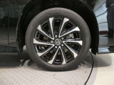純正のアルミホイール装着車です 純正は車両デザインに合わせてデザインしてありますのでクルマとのデザインマッチングは秀逸です