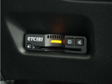 ◆ETC2.0装着◆進化したドライブ体験。料金収受システムだけだったETCが生まれ変わって、高速道路を賢く使うETC2.0に進化しました。多彩な情報サービスが便利で快適なドライブ体験を提供します。
