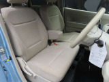 運転席のドアを開け、乗り込む際のイメージです。