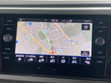 タッチスクリーンを採用。従来のナビゲーションシステムの域を超える、車両を総合的に管理するインフォテイメントシステムです。