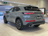 左後方からのカットです。こちら側(車体左側)にはE-TENSE(PHEV)専用の充電ポートが配置されています。周囲のパネルも無傷です。