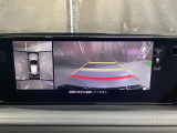 狭い場所での駐車やすれ違いなどでより的確な運転操作に役立つ360&deg;ビューモニターが装備されています。