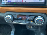 温度をセットするだけで常に快適な温度を保ってくれるオートエアコン、操作も簡単です。