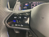 ◆クルーズコントロールにレーダーセンサーを組み合わせ、先行車を測定し設定されたスピードを上限に自動で加減速を行います。一定の車間距離を維持することで、長距離走行でのドライバーの疲労を低減させます。