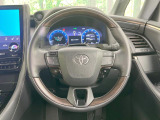 インテリアに合わせたデザインのステアリングは、運転される方のことも考え、運転しやすい形状、大きさです。是非一度、実際に触ってお確かめください。