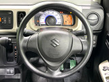インテリアに合わせたデザインのステアリングは、運転される方のことも考え、運転しやすい形状、大きさです。是非一度、実際に触ってお確かめください。