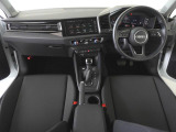 Audiのインテリアはエクステリア同様、優れたデザイン性とクオリティ、そして機能性を兼ね備えております。