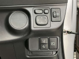 オートマチックハイビームとは、先行車や対向車のライトを認識し、ハイビームとロービームを自動で切り替える機能です。夜道の視界を確保します。詳細は販売店スタッフまでおたずねください。