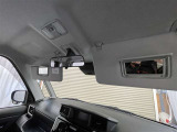 運転席・助手席にはバニティミラー付き♪身だしなみチェックできますよ(^^♪