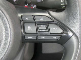 【レーダークルーズコントロール】(全車速追従機能付)付きです。車速に応じて追従支援してくれるので、ロングドライブも快適です。詳細は販売店スタッフまでおたずねください。