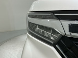 LEDヘッドライトは、点灯の瞬間から最大光量を発揮し、突然暗くなるトンネルなどでの安定感を高めます。