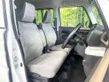 運転席シート廻りは使用感も少なく、良好な状態となっています。前オーナー様が丁寧に使っていたことがよくわかりますね。